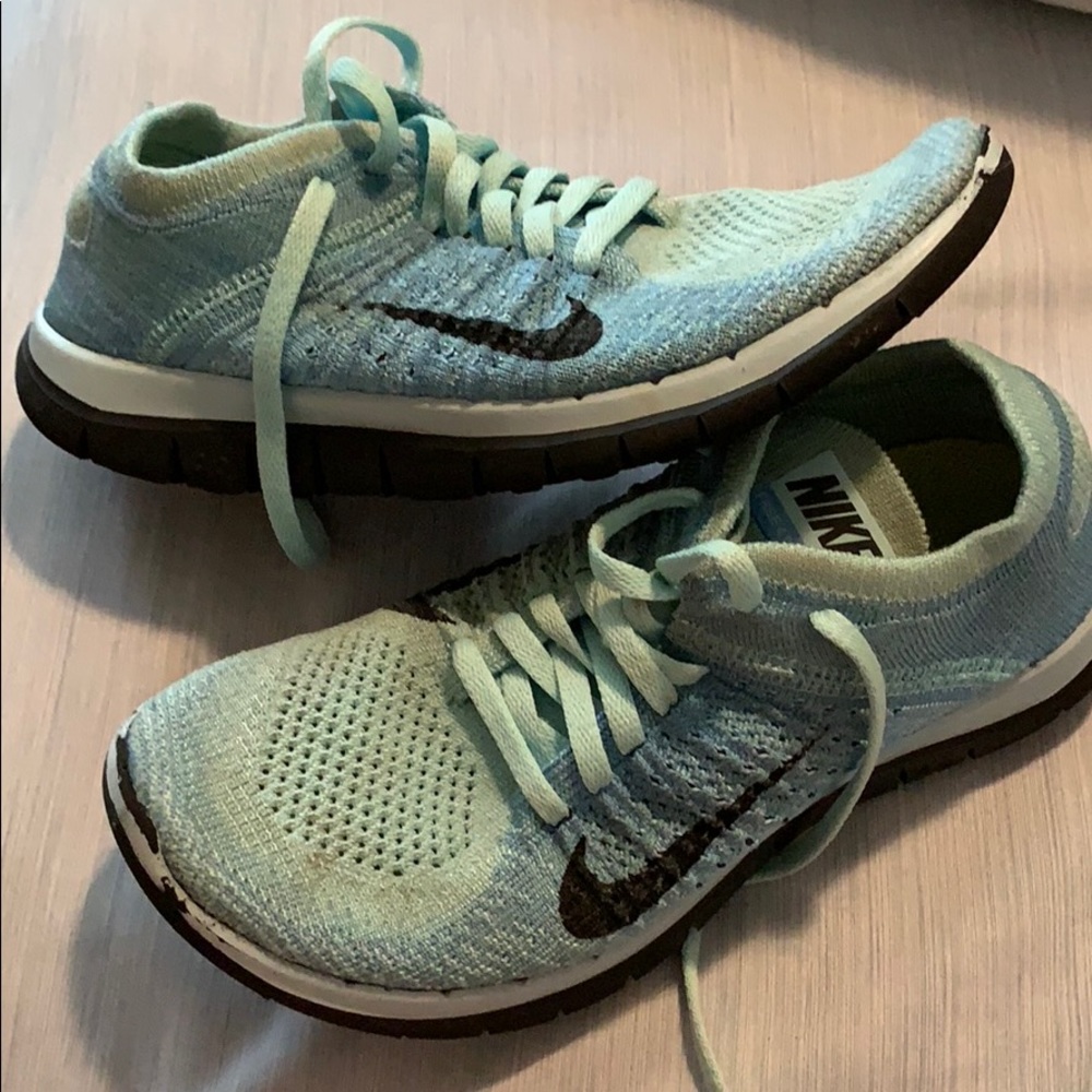 Nike free 4.0 flyknit light blue